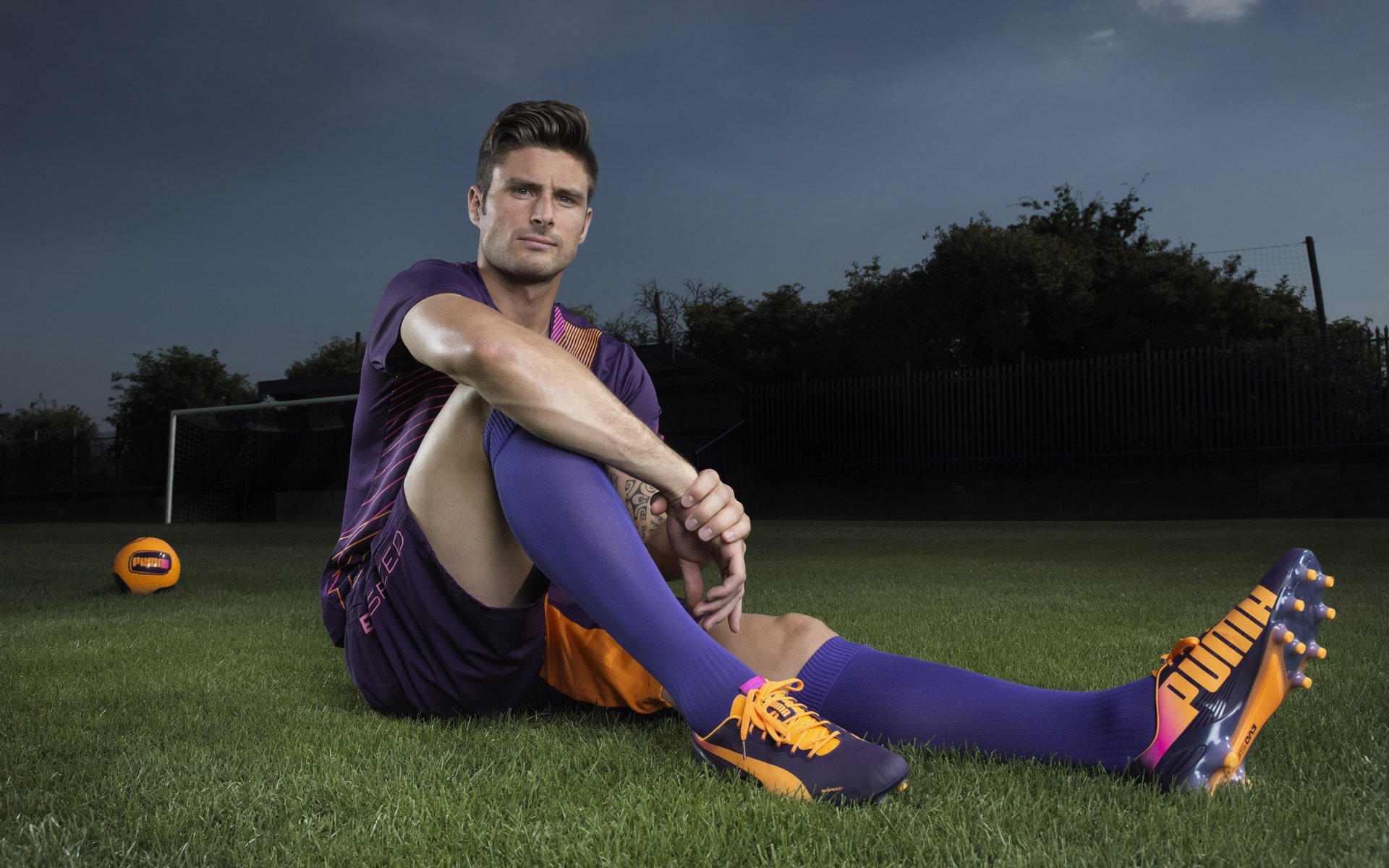 九游登录入口-_沙滩足球趣味秀：欢乐夏日的绝佳选择_，沙滩足球的玩法  第1张